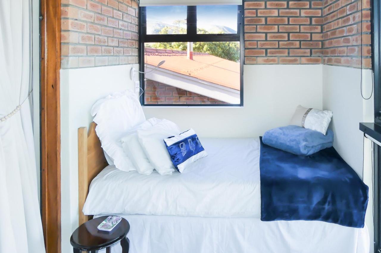Shalom Self Catering Hotel Клейнмонт Екстериор снимка